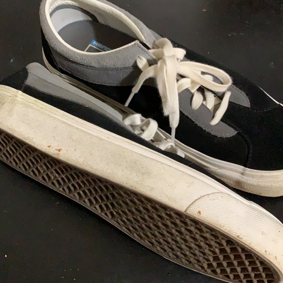 Men’s Vans - Picture 2 of 4